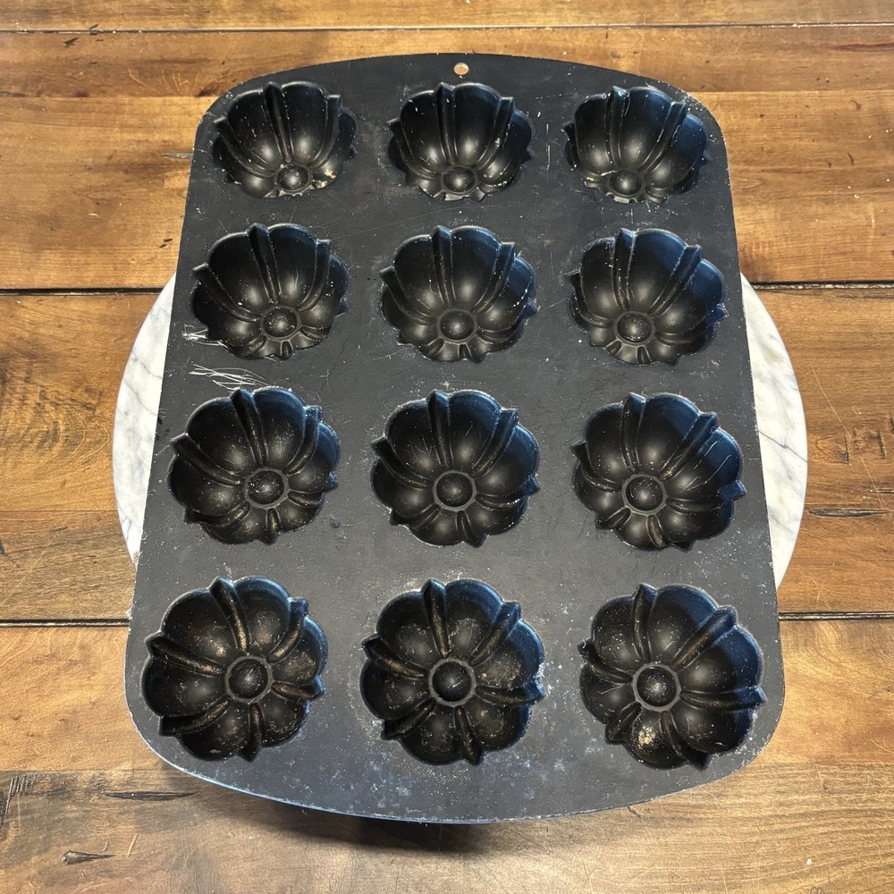 VTG Bundt‎ Nordic Ware Pumpkin Patch Fluted Muffin Pan - Picture 4 of 6
